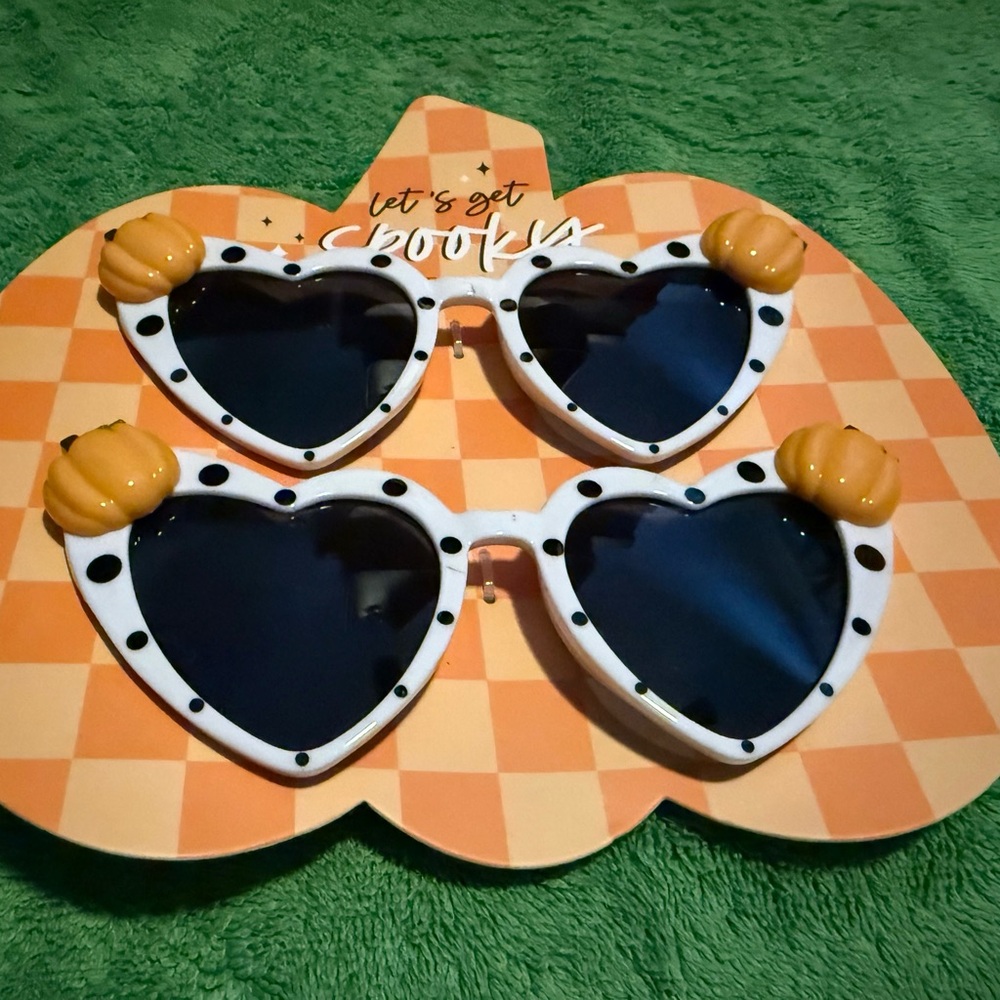NWT Eccolo Heart-Shaped Sunglasses with Pumpkin Accents - 2pack